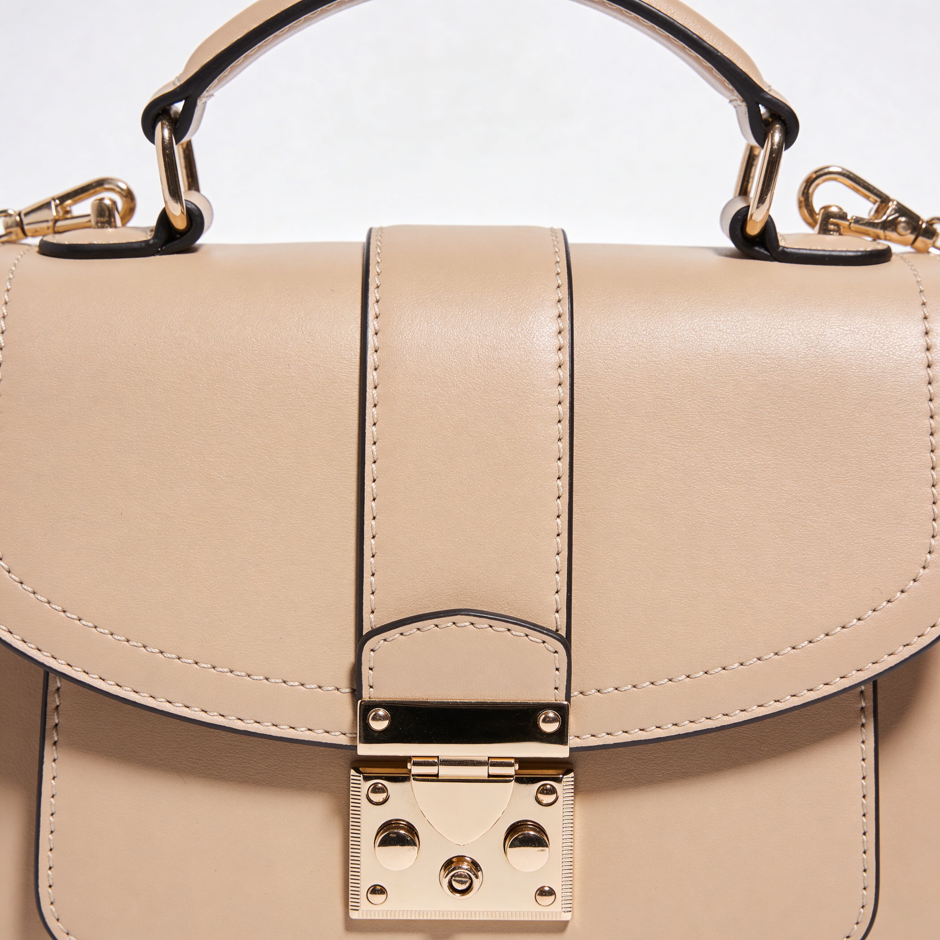 Классический белый фон для одежды